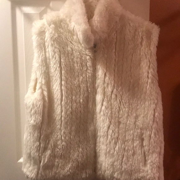 Soft White Sleeveless Reversible Fur Like Jacket - Picture 1 of 5